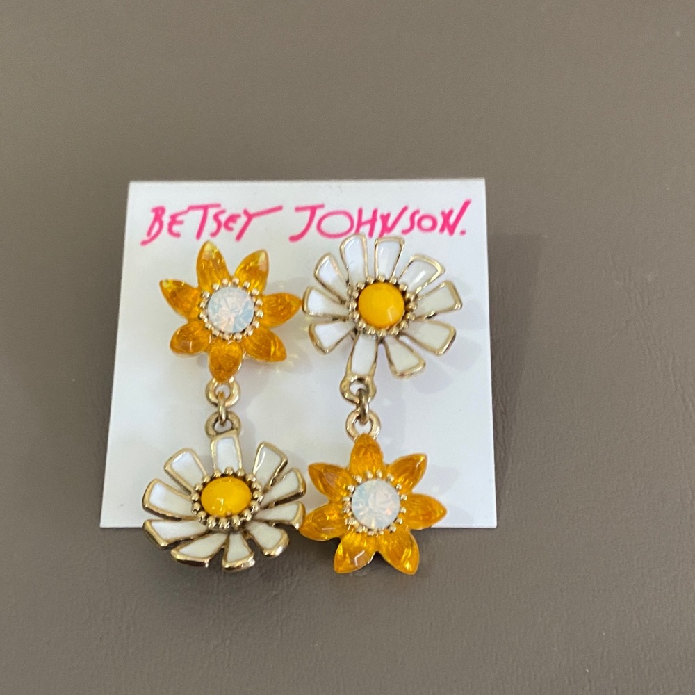Betsey Johnson Yellow & White Daisy Drop Earrings
